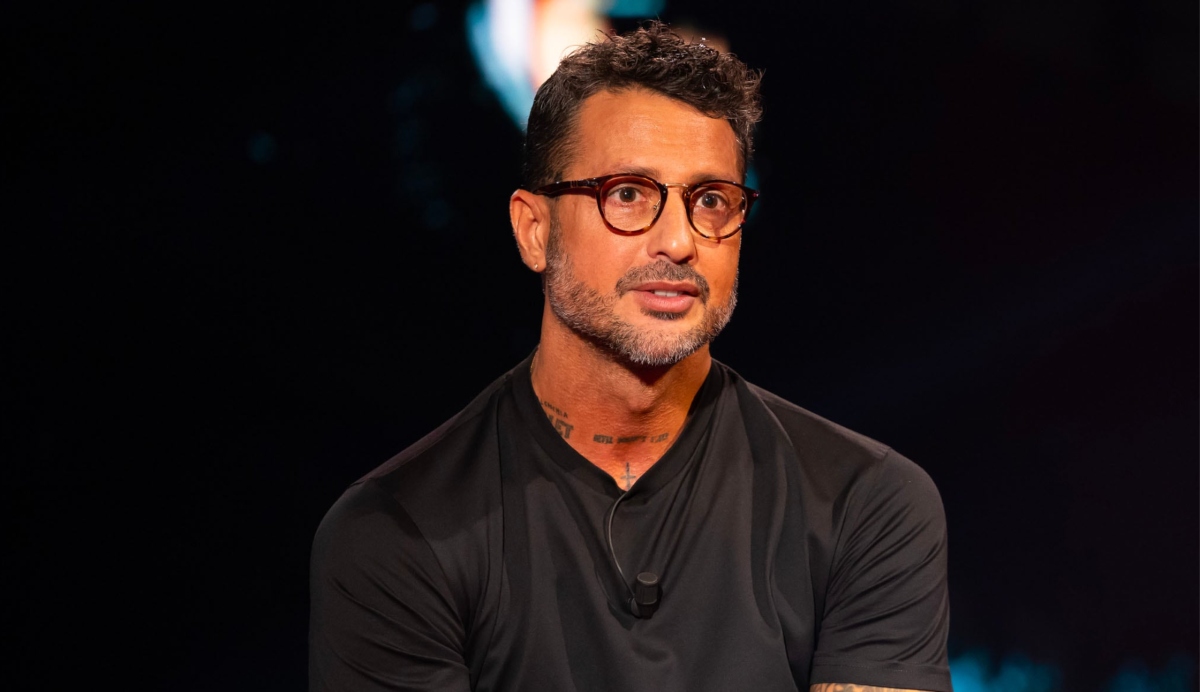 fabrizio corona aggredito sotto casa erano sei persone da Tvzap.it fabrizio corona aggredito sotto casa erano sei persone