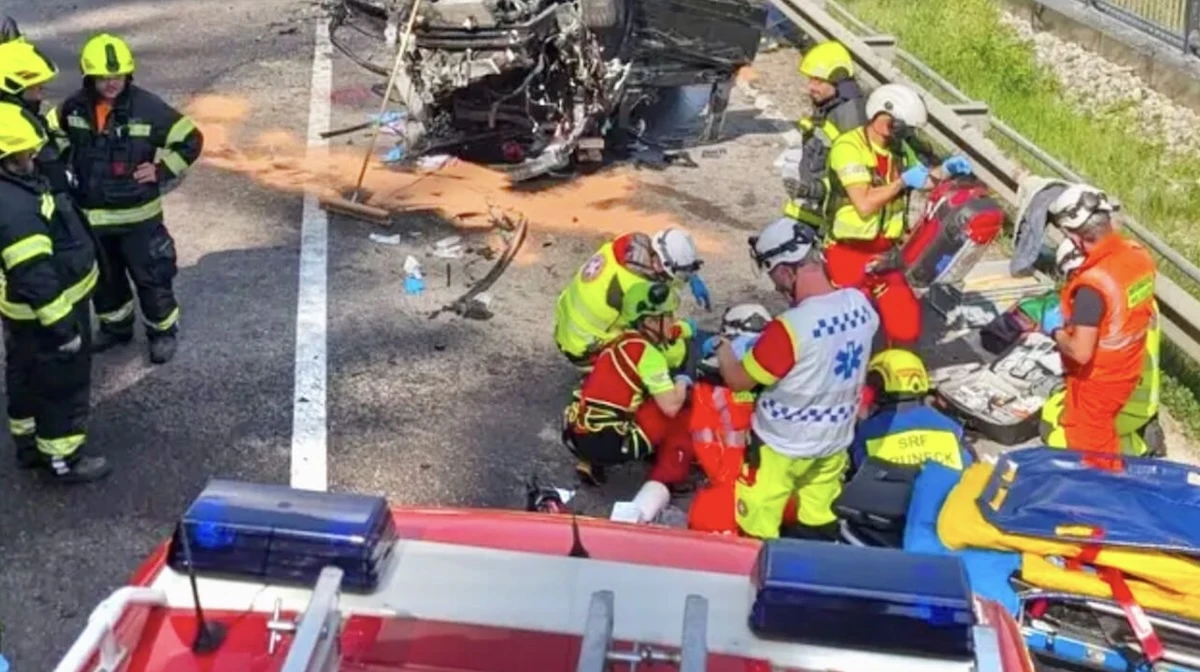 terribile incidente poco fa bilancio grave e code per km tanti soccorritori da Tvzap.it terribile incidente poco fa bilancio grave e code per km tanti soccorritori