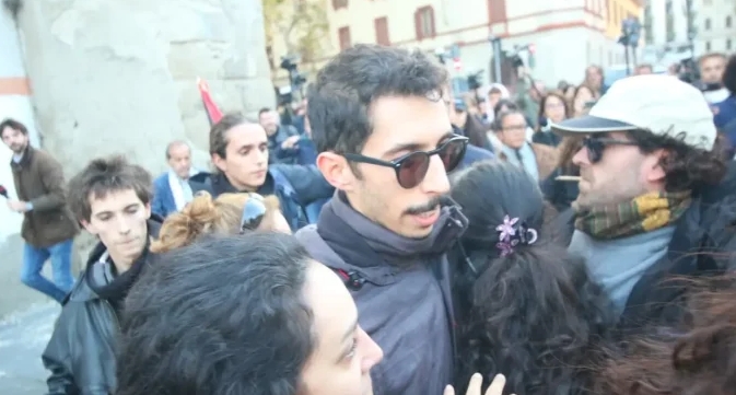 200 proprio lui youssef siher le immagini virali dove l8217hanno beccato da Tvzap.it 200 proprio lui youssef siher le immagini virali dove l8217hanno beccato