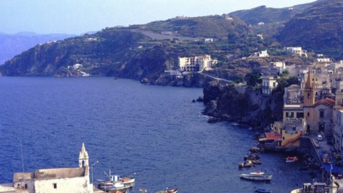 forte scossa di terremoto in italia magnitudo oltre il 4 da Tvzap.it forte scossa di terremoto in italia magnitudo oltre il 4