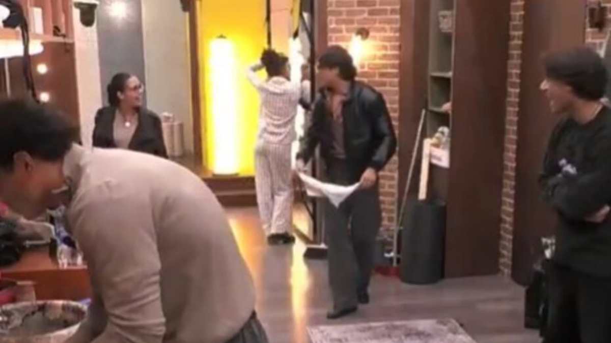 oh non mi toccare il c vergogna nel bagno del gf vip il video da Tvzap.it oh non mi toccare il c vergogna nel bagno del gf vip il video