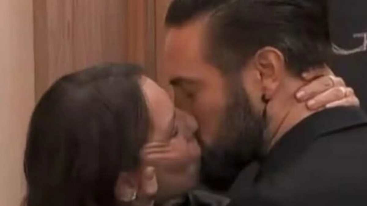 ma dai8230 grande fratello vip il bacio tra alex belli e marina la rosa e poi lei 232 choc da Tvzap.it ma dai8230 grande fratello vip il bacio tra alex belli e marina la rosa e poi lei 232 choc
