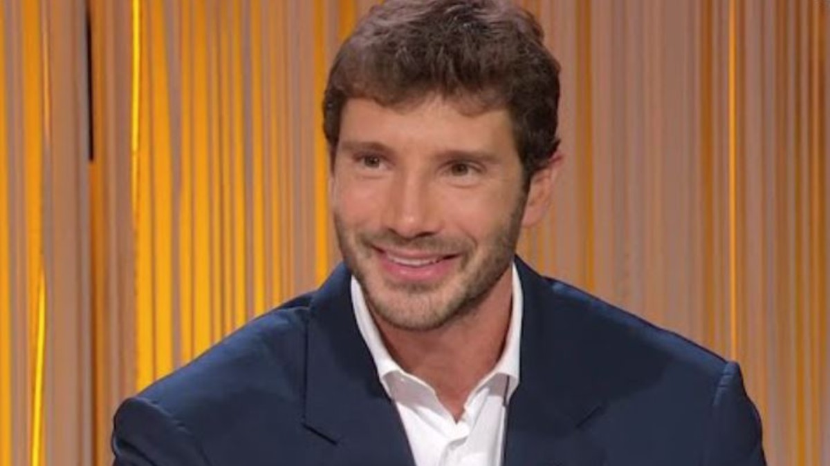 de martino entra in un negozio e accade l8217impensabile folla impazzita da Tvzap.it de martino entra in un negozio e accade l8217impensabile folla impazzita