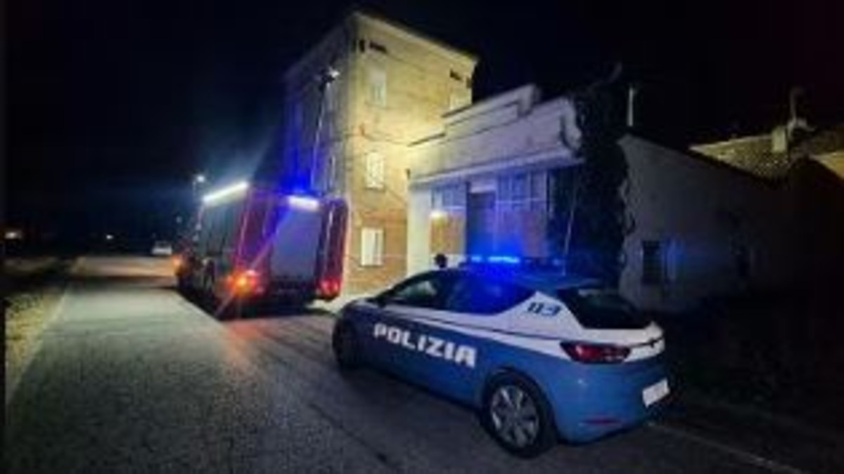 decapitati in casa parla il vicino mi hanno detto che il figlio8230 polizia blinda tutto da Tvzap.it decapitati in casa parla il vicino mi hanno detto che il figlio8230 polizia blinda tutto