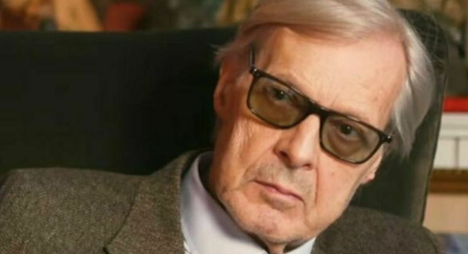Vittorio Sgarbi lascia la terapia intensiva al Gemelli, ora la riabilitazione respiratoria