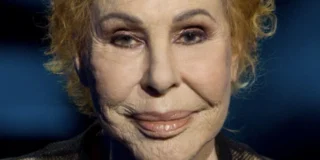 Immagine di Ornella Vanoni sorridente durante un evento